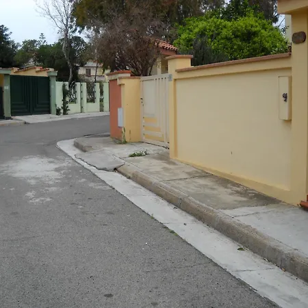 Domomea Konukevi Quartu SantʼElena